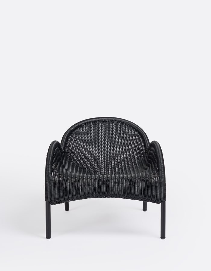 Manta_Armchair_Carbon_Front_G2279